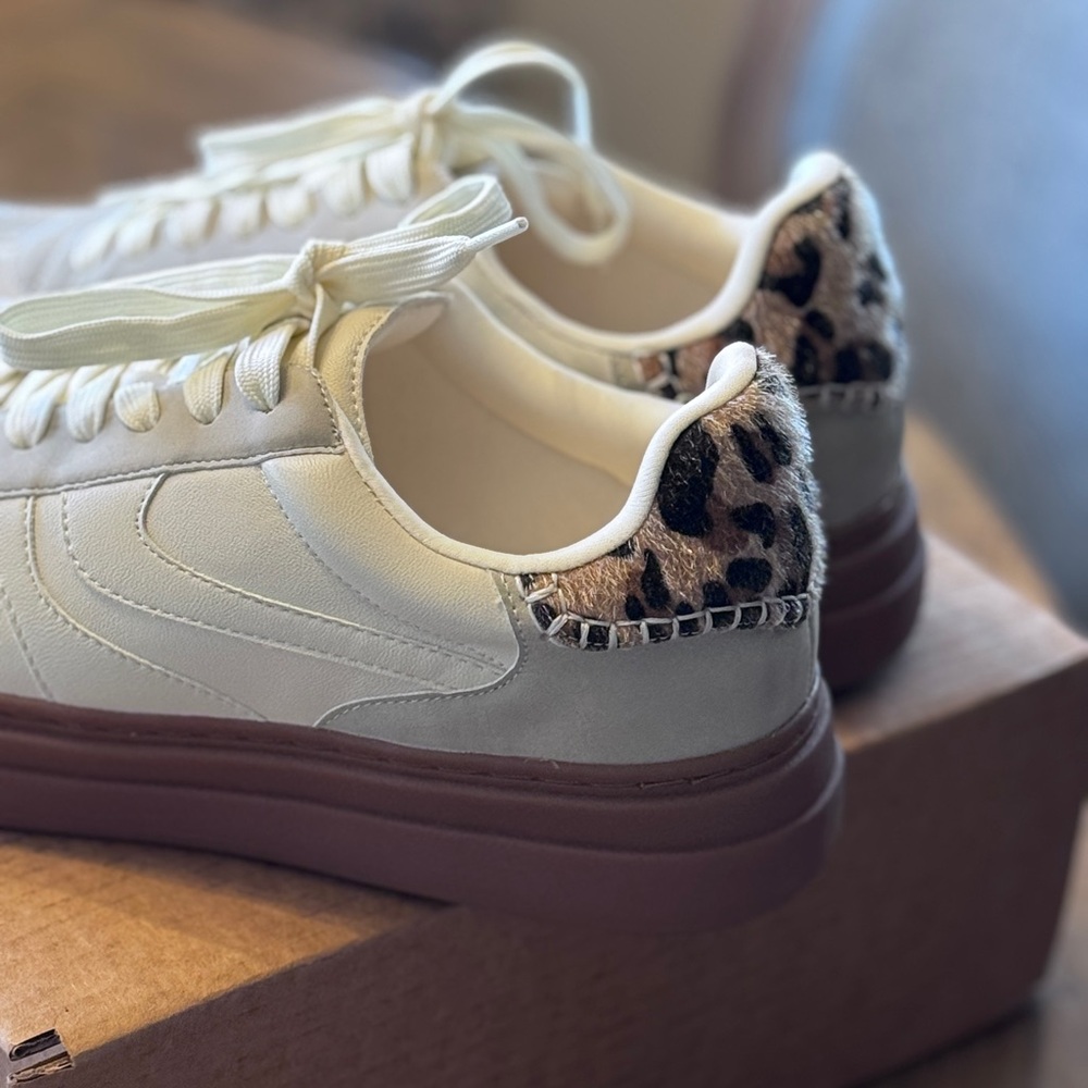 Project Cloud Leopard Accent Women's Sneakers in Cream and gray. NWOT. Size 11. - Picture 3 of 9